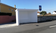 Arranjo, pintura e colocação de bancos nas paragens de Autocarro em Areosa